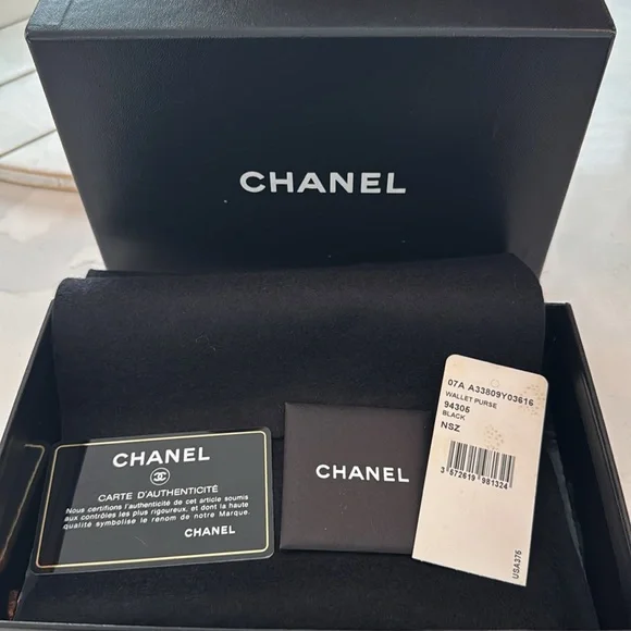 CHANEL Black Quilted Wallet with Silver Accent - Picture 6 of 6